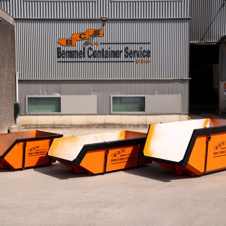 Container geplaatst op straat in Utrecht waarvoor mogelijk een vergunning nodig is